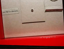 Load image into Gallery viewer, Rosso Amante Mono Orecchino Oro Bianco Unisex con diamante nero
