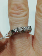 Carica l&#39;immagine nel visualizzatore di Gallery, Anello Trilogi In Oro Bianco E Diamanti &quot;Barbara Gioielli&quot; Ct. 0,42
