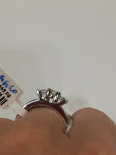 Carica l&#39;immagine nel visualizzatore di Gallery, Anello Trilogi In Oro Bianco E Diamanti &quot;Barbara Gioielli&quot; Ct. 0,42

