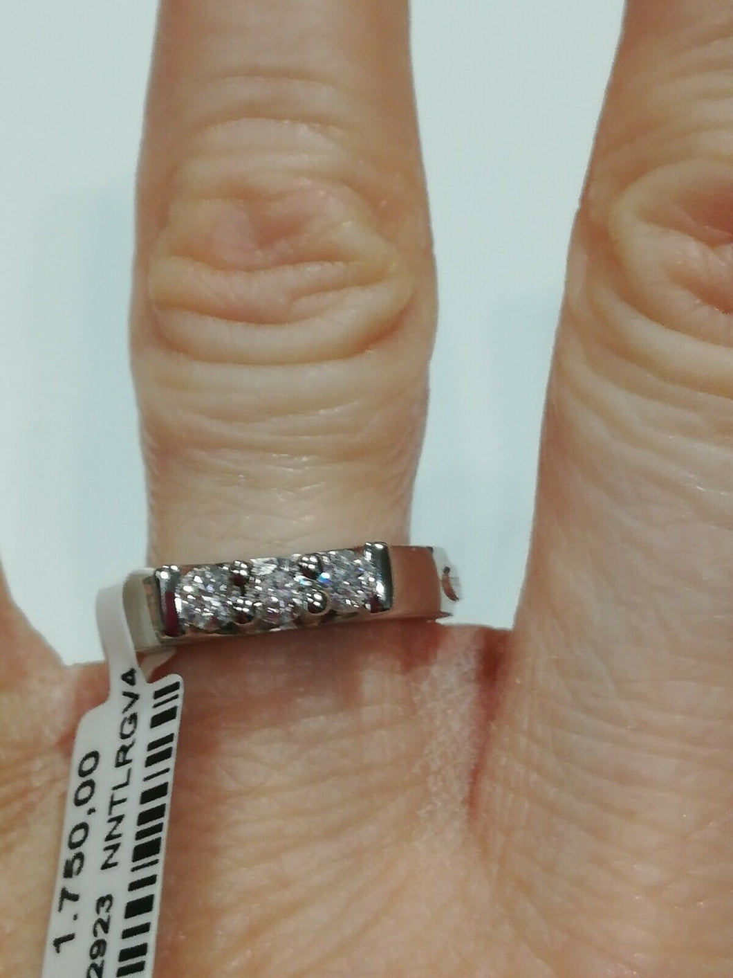 Anello Trilogi In Oro Bianco E Diamanti 